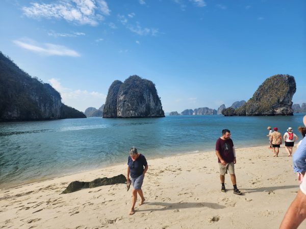 Best Bai Tu Long Bay Cruise – 2 Day and 3 Day Itinerary - Image 41