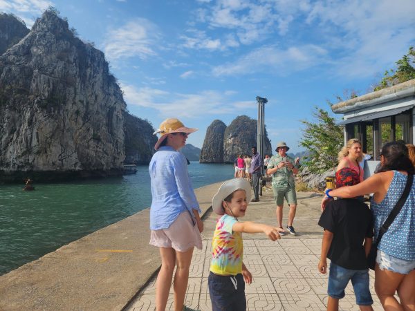 Best Bai Tu Long Bay Cruise – 2 Day and 3 Day Itinerary - Image 43