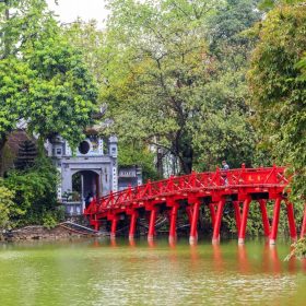 Hoan-Kiem-Lake-red-bridge-hanoi