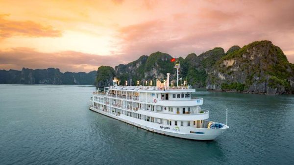 Halong Bay 5 Star Cruise Itinerary – 2 Day and 3 Day Tours - Image 8