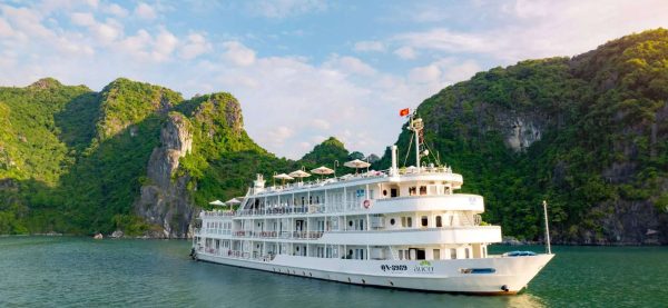 Halong Bay 5 Star Cruise Itinerary – 2 Day and 3 Day Tours - Image 9