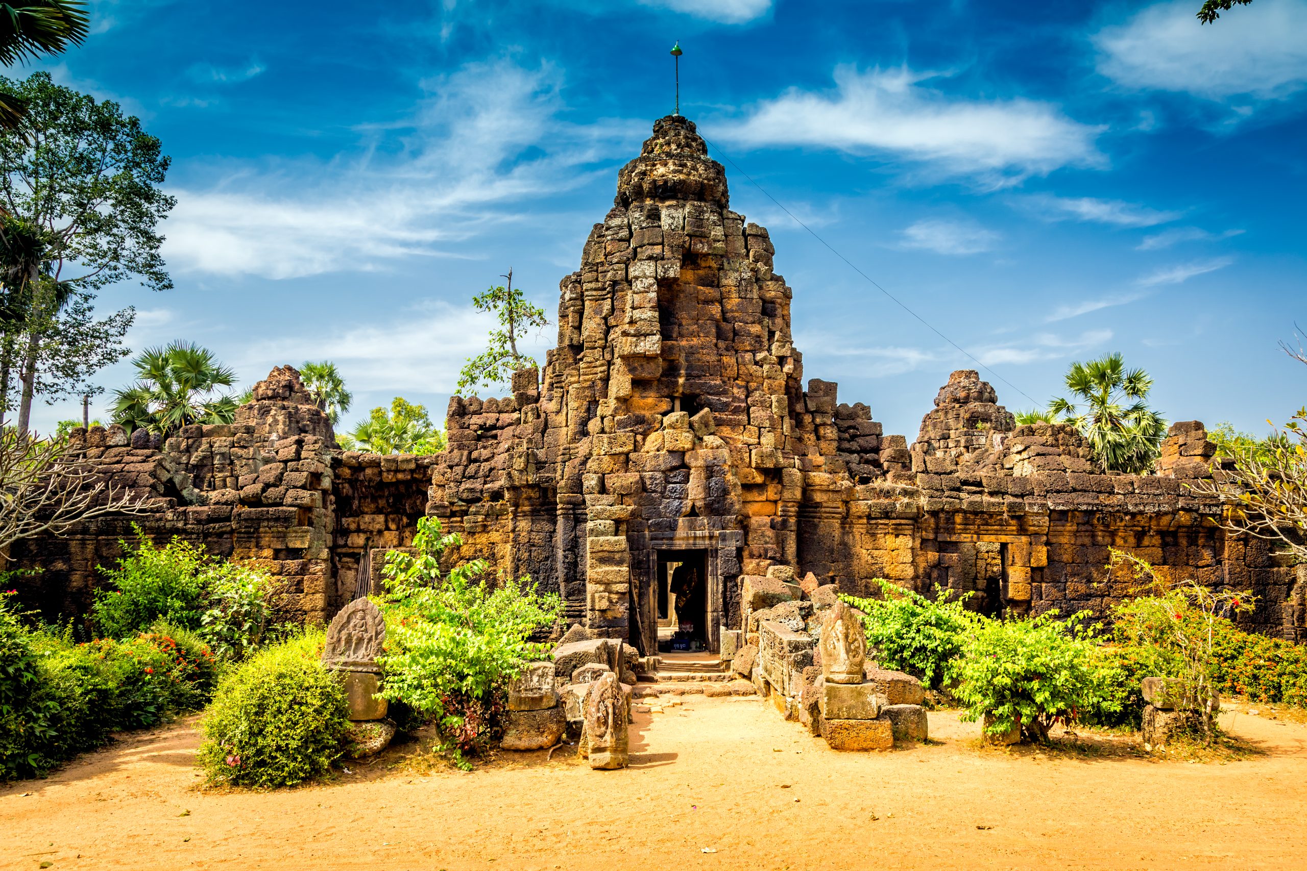 Angkor Wat and Phnom Penh highlights in Cambodia 7-day tour itinerary, showcasing rich culture and history