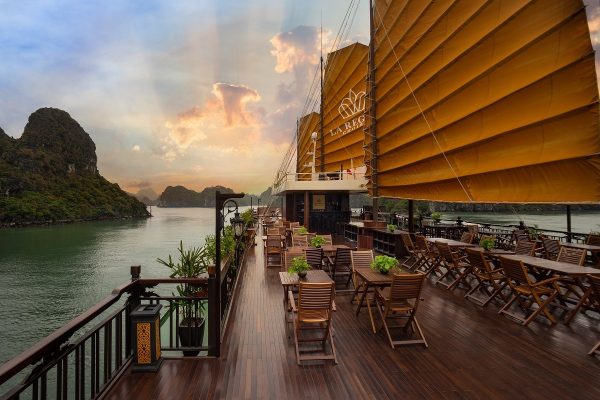 La Regina Legend Cruise: Luxury 5-Star in Lan Ha Bay - Image 10
