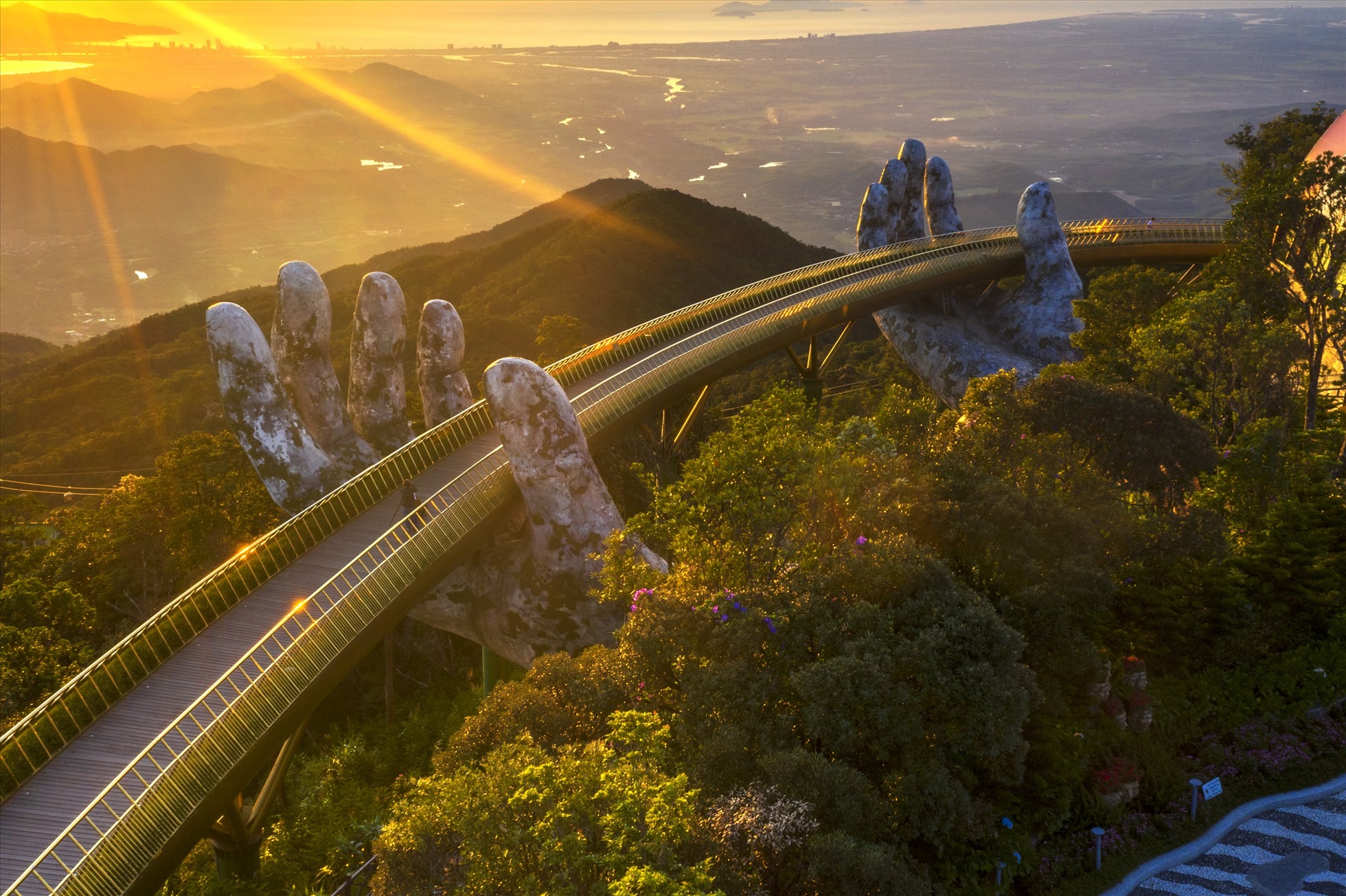 ba-na-hills-golden-bridge-tour-from-da-nang-hoi-an