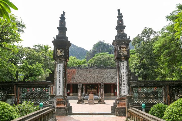 Best Ninh Binh Day Trip: Hoa Lu, Trang An, Mua Cave - Image 7