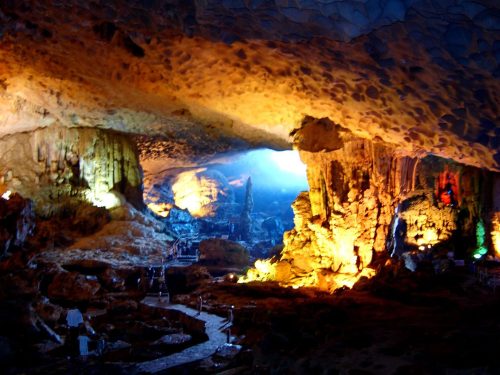 halong-bay-luxury-day-cruise-cave