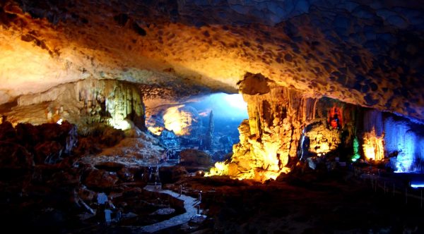 halong-bay-luxury-day-cruise-cave