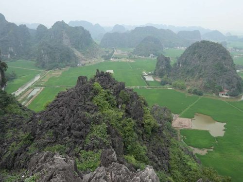 ninh-binh-day-trip-explore-tam-coc-hoa-lu-mua-cave