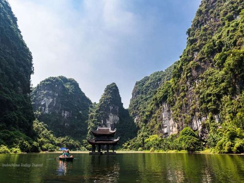 ninh-binh-day-trip-explore-tam-coc-hoa-lu-mua-cave