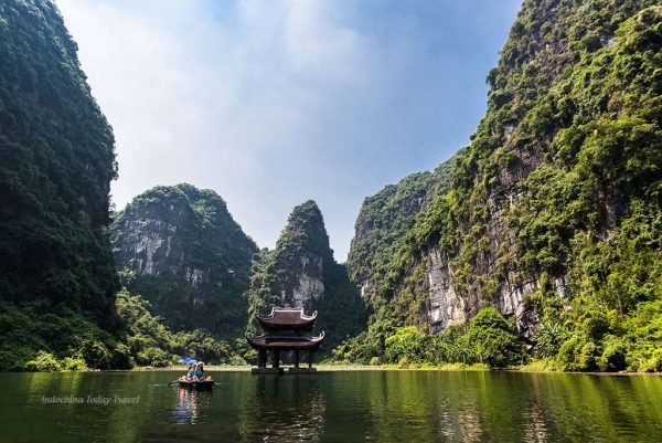 ninh-binh-day-trip-explore-tam-coc-hoa-lu-mua-cave