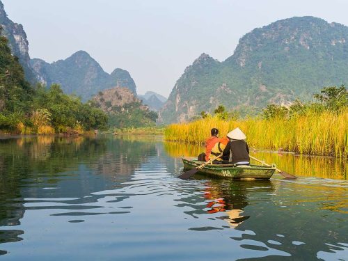 ninh-binh-day-trip-explore-tam-coc-hoa-lu-mua-cave