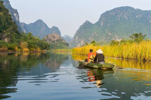 ninh-binh-day-trip-explore-tam-coc-hoa-lu-mua-cave