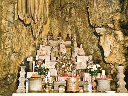 scenic mountain path to Huong Tich Cave on Perfume Pagoda day trip from Hanoi