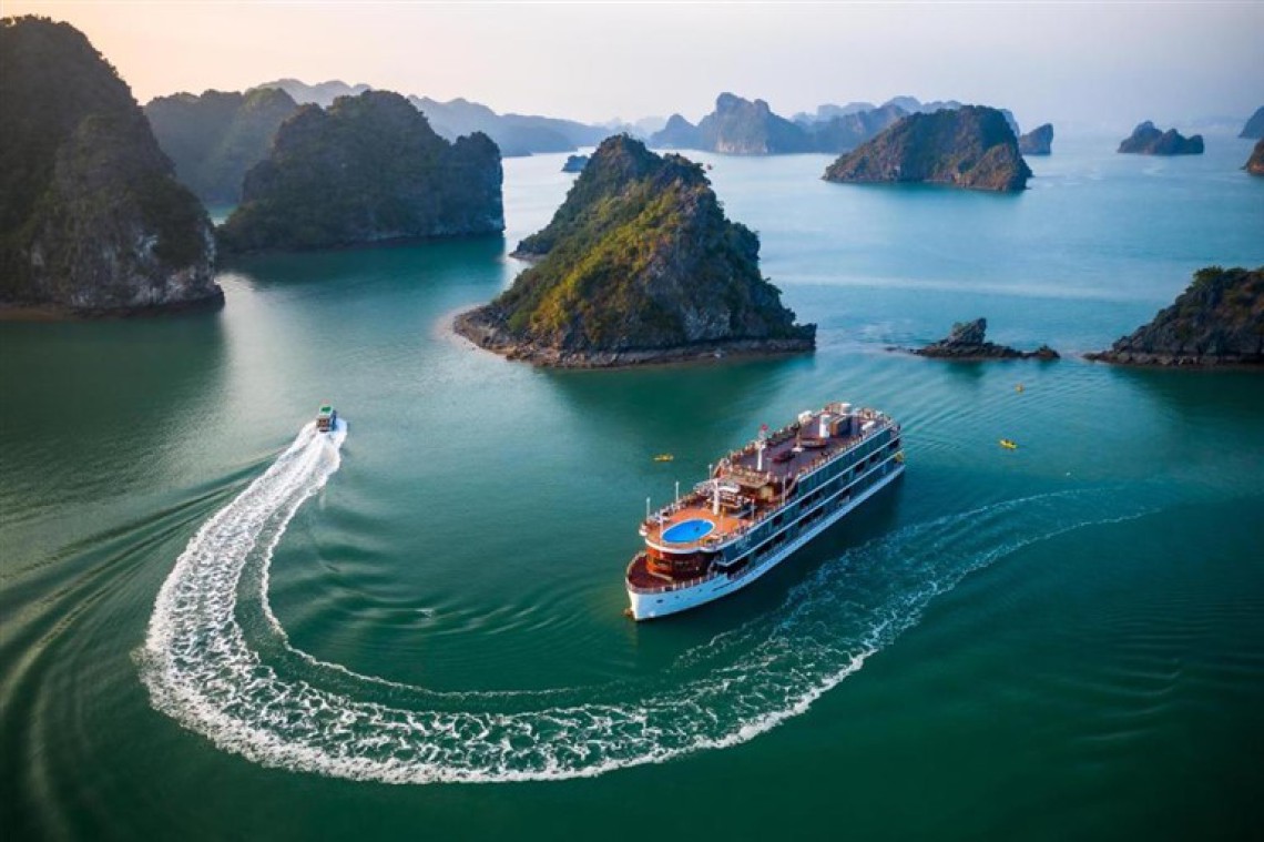 Best 4 Day Hanoi Halong Itinerary – Luxury Halong Bay cruise