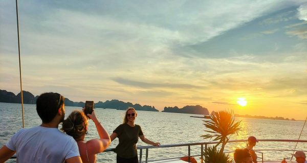 Ha Long Bay Adventure: Explore Sung Sot Cave, Titop Island & Kayaking - Image 15