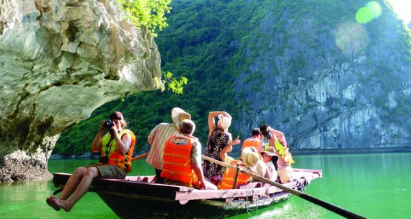 Ha Long Bay Adventure: Explore Sung Sot Cave, Titop Island & Kayaking - Image 25