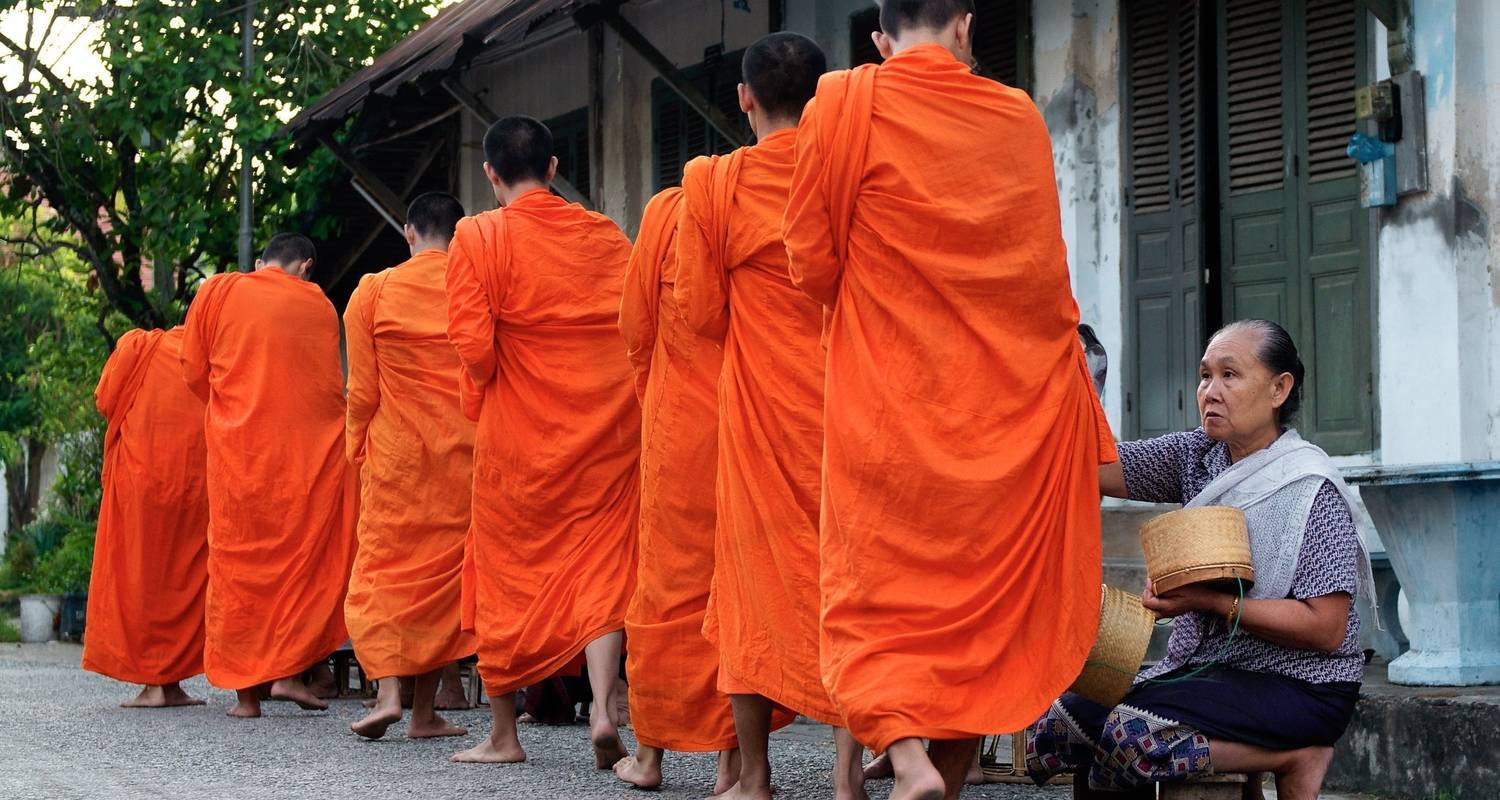 best-deal-4-day-laos-vientiane-luang-prabang-treasure-full-activities-1