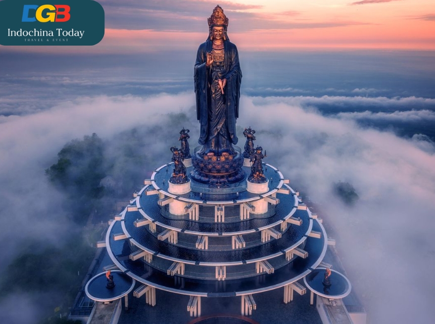 Statue of Buddha Tay Bo Da Son Ba Den Mountain