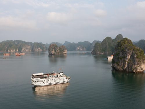 La Regina Classic Bai Tu Long Bay 2-Day cruise offers a serene and pristine escape through the peaceful beauty of Bai Tu Long Bay