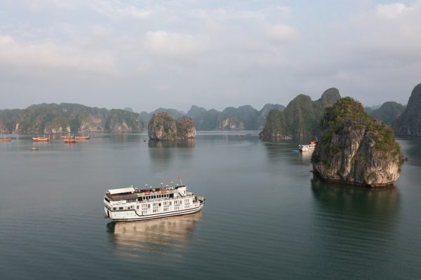 La Regina Classic Bai Tu Long Bay 2-Day cruise offers a serene and pristine escape through the peaceful beauty of Bai Tu Long Bay