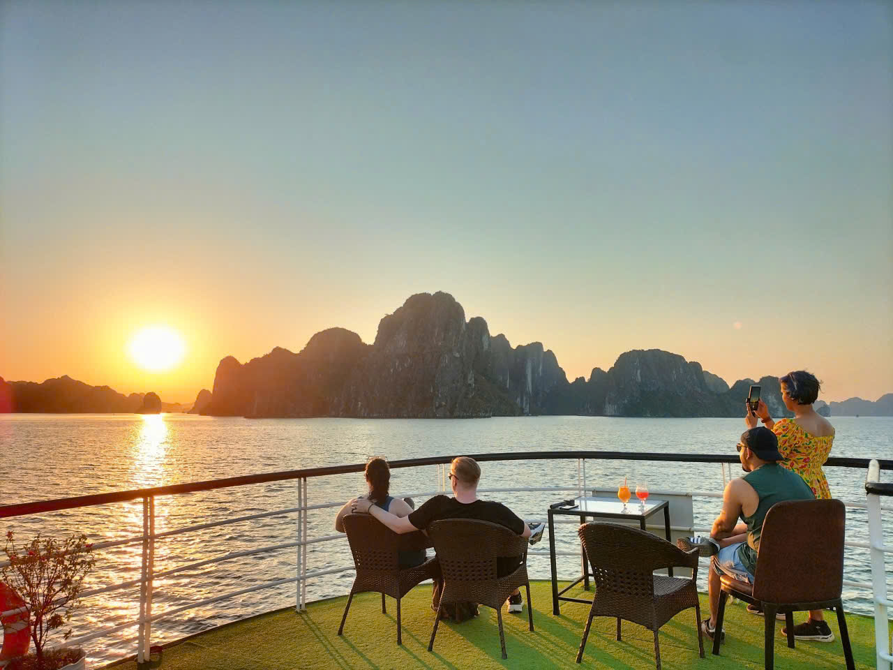 2 days Halong bay cruise package
