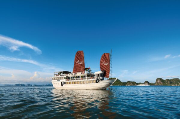3-Day Bai Tu Long Bay Cruise – Deluxe Experience